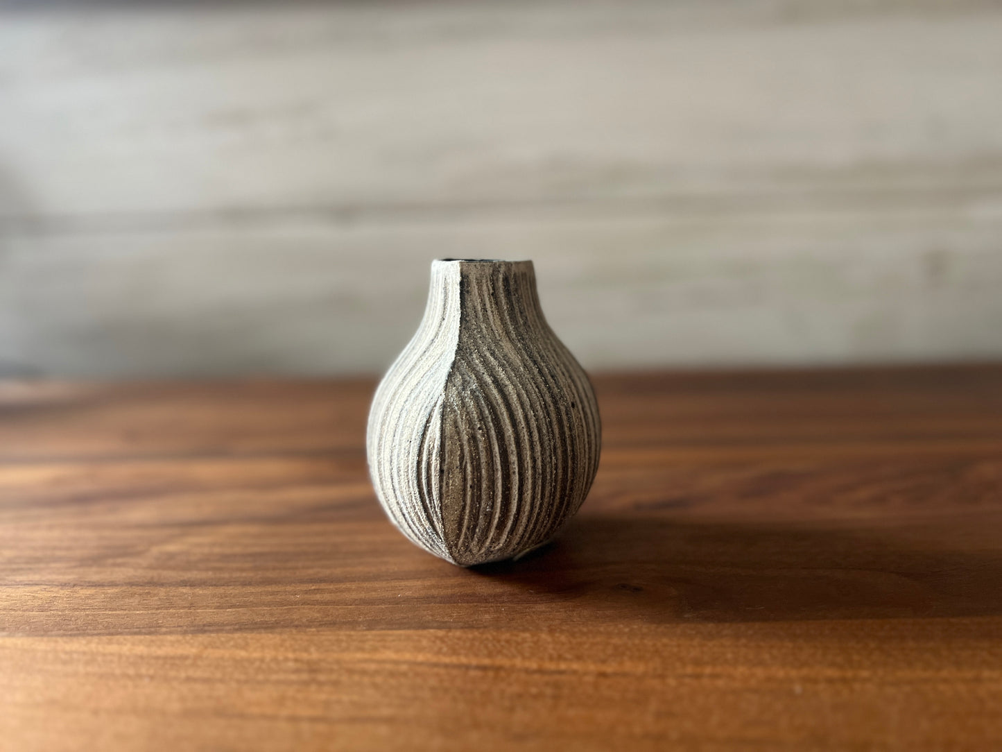Flower vase / Rakkyo