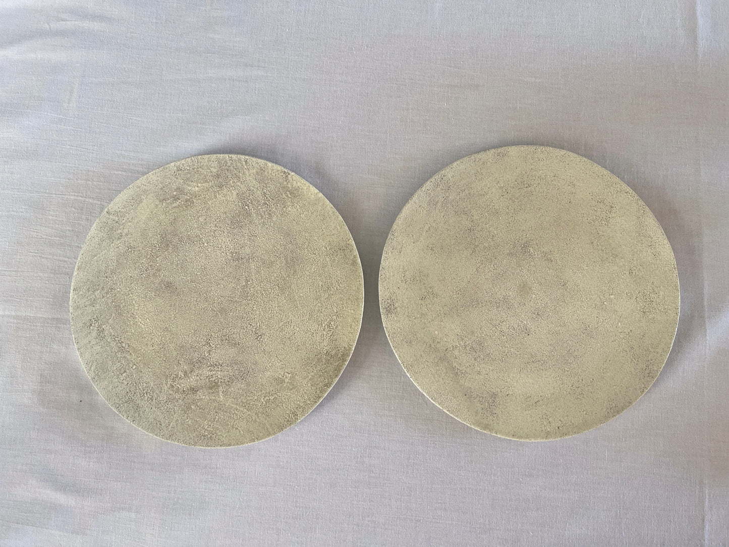 Ash-White Round Plate