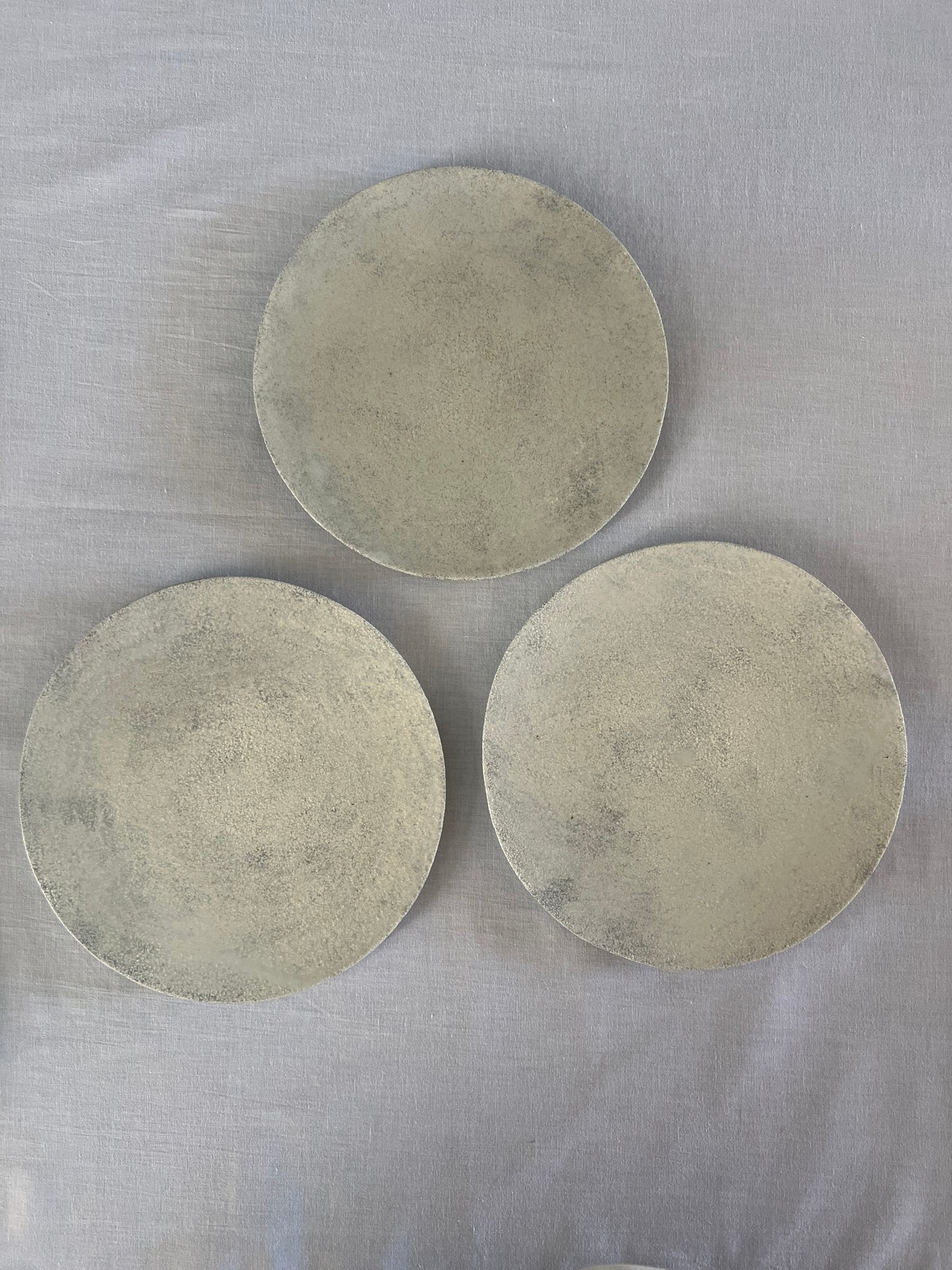 Ash-White Round Plate