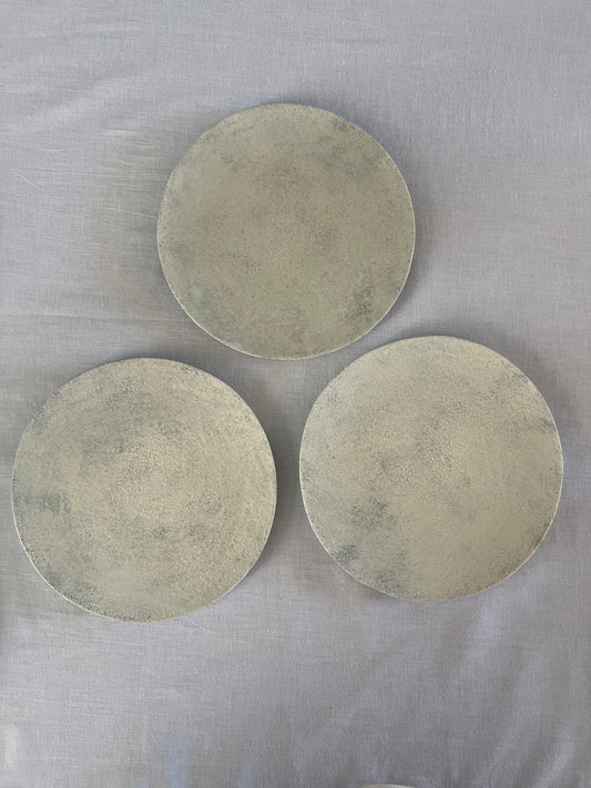 Ash-White Round Plate